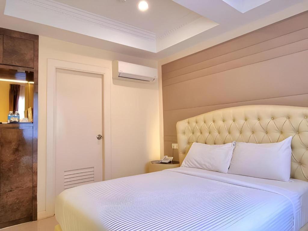 Ritzton Hotel Johor Bahru Exterior photo